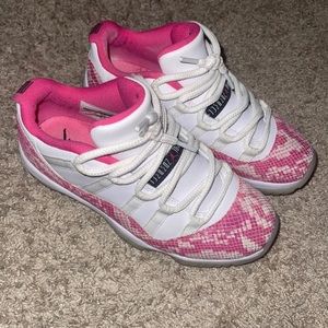 Jordan 11 pink snakeskin W 7.5